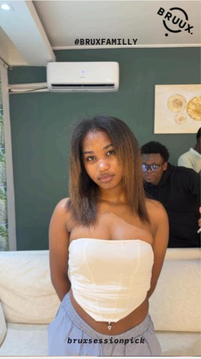 La famille BRUUX réunie — collectif créatif gabonais à Libreville